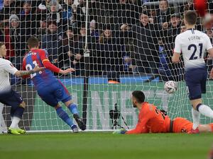 بالاس يطيح بتوتنهام