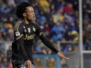 كوادرادو يحتفل بهدفه