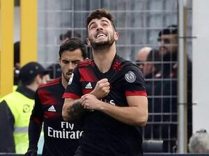 كوتروني يقود ميلان لفوز جديد