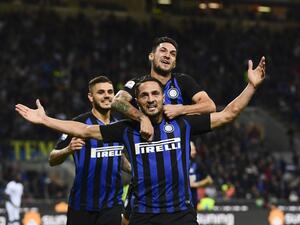 لاعبو إنتر يحتفلون بهدف دامبروسيو الحاسم