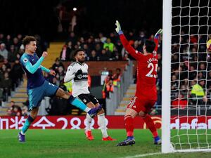 آلي (يسار) يدرك التعادل لتوتنهام