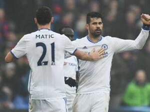 دييغو كوشتا يحتفل بهدفه (يمين)