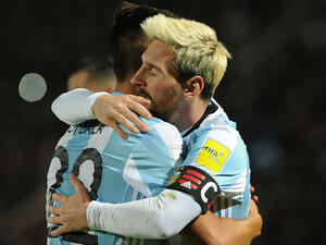 صورة أرشيفية لميسي وديبالا