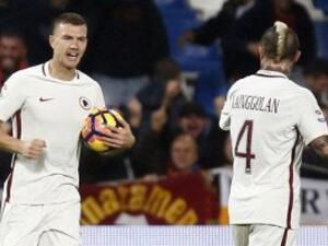 ناينغولان (يمين) ودجيكو يقودان روما للفوز