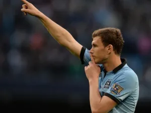 دجيكو بقميص مانشستر سيتي