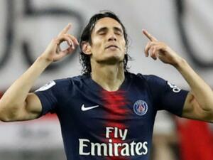 كافاني يسجل ثلاثية