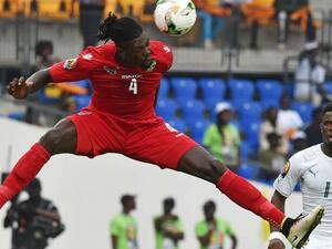 إيمانويل أديبايور خلال المباراة