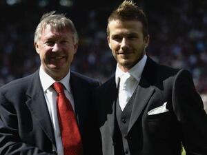 صورة أرشيفية لبيكهام والمدرب السابق أليكس فيرغسون