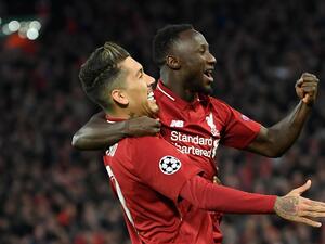 فيرمينو (يسار) وكييتا يقودان الريدز للفوز