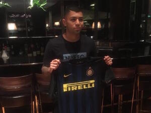 جابيجول يعرض قميص إنتر