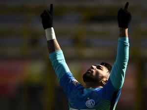 غابرييل باربوسا يحتفل بهدفه