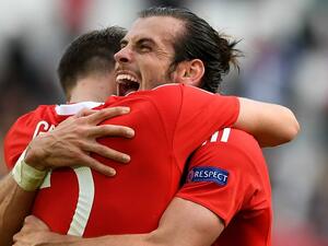 بايل يقود ويلز للفوز