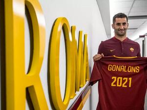 غونالون يعرض قميصه الجديد