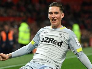 ويلسون يحتفل بهدفه الرائع