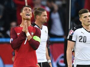 رونالدو يتحسر خلال المباراة