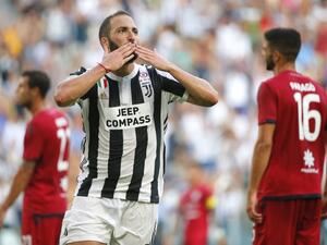 هيغواين يحتفل بهدفه