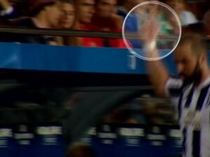 تصرف غير لائق من هيغواين الذي لم يقدم شيئاً مع يوفنتوس أمام البارسا