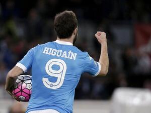 هيغواين يقود نابولي لفوز جديد