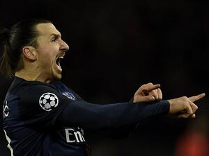 إبراهيموفيتش يحتفل بهدفه