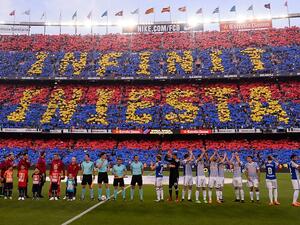 وداع مؤثر للأسطورة إنييستا في ملعب كامب ناو