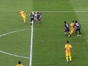 تسديدة إنييستا التي لامست يد غابي