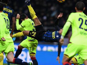 مورييو يسجل هدف إنتر الأول بركلة مقصية رائعة