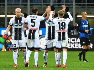 أودينيزي يصعق إنتر ويحرمه من صدارة الترتيب