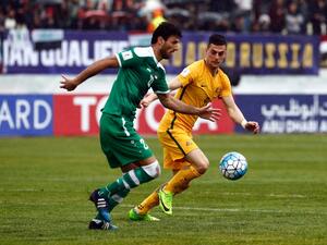 Iraq's defender Rebin Sulaka (L) is marked by Australia's forward Tomi Juric (R) during the FIFA World Cup 2018 qualifier between Iraq and Australia at Shahid Dastgerdi Stadium in the Iranian capital Tehran on March 23, 2017.
STR / afp