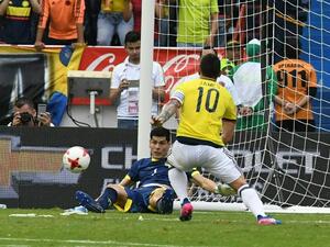 استغل خاميس ارتداد الكرة من الحارس الإكوادوري ليسددها في الشباك