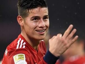 خاميس يحتفل بثلاثيته الأولى