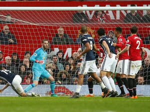 هدف مباغت حمل توقيع رودريغيز (يسار)