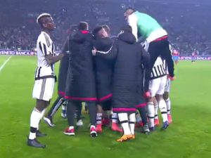 لاعبو يوفنتوس يحتفلون بالهدف