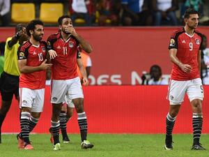 Egypt's midfielder Mahmoud Abdel-Moneim (C) celebrates with teammates after scoring a goal during the 2017 Africa Cup of Nations quarter-final football match between Egypt and Morocco in Port-Gentil on January 29, 2017.
Justin TALLIS / AFP