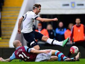 كاين يقود توتنهام للفوز