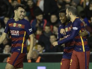 كابتوم (وسط) يحتفل بهدفه