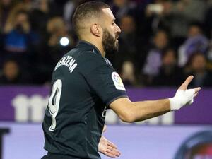 بنزيمة يسجل هدفين ويقود الملكي للفوز