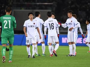 لاعبو كاشيما يحتفلون بالفوز