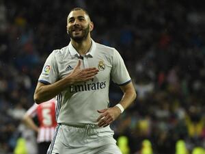Former Real Madrid manager feels Zinedine Zidane is favouring French striker over Spanish team-mate because of club president's affection