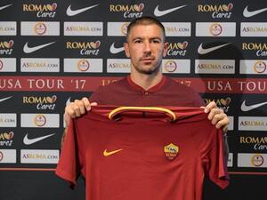 كولاروف يرفع قميص روما