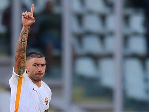 كولاروف يحتفل بهدفه