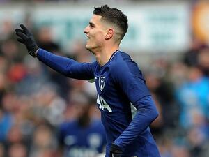 لاميلا يحتفل بهدفه