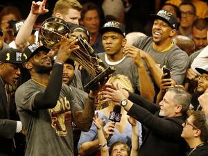 كافالييرز يحقق لقباً تاريخياً