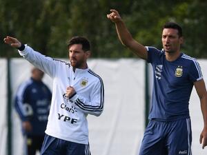 سكالوني وليونيل ميسي