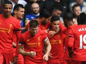 لاعبو ليفربول يحتفلون بهدف كوتينيو 