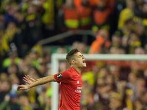 كوتينيو يحتفل بهدفه