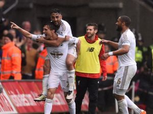 سوانزي يلحق بليفربول خسارة جديدة