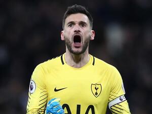 هوغو لوريس حارس مرمى توتنهام يحتفل بفوز فريقه