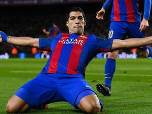 سواريز يقود البارسا للفوز