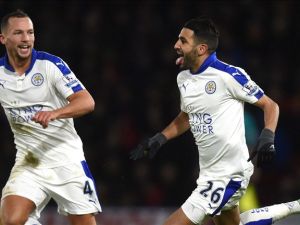 محرز يحتفل بهدفه الجميل رفقة درينكوتر