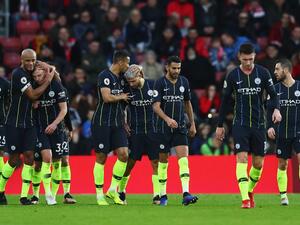 لاعبو سيتي يحتفلون بهدف أغويرو